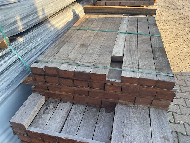 Angelim pedra balken fijnbezaagd 1600-1900x105x55mm (102x) - afbeelding 1 van  3
