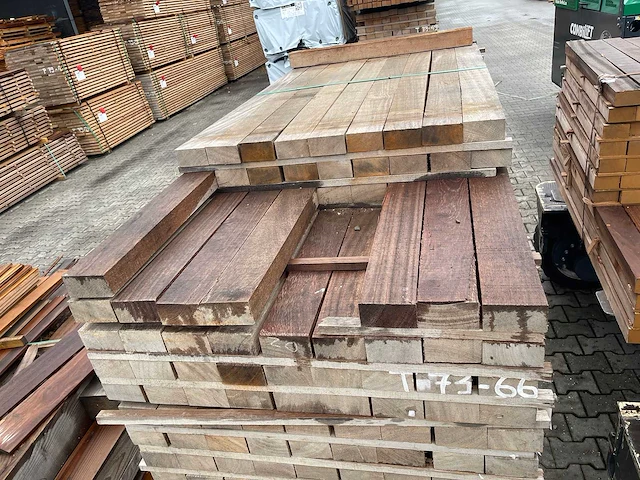 Angelim pedra balken fijnbezaagd 1600-2200x105x55mm (90x) - afbeelding 1 van  3