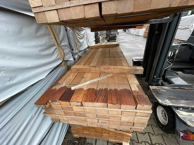 Angelim pedra balken fijnbezaagd 3400-3700x105x55mm (45x) - afbeelding 1 van  3