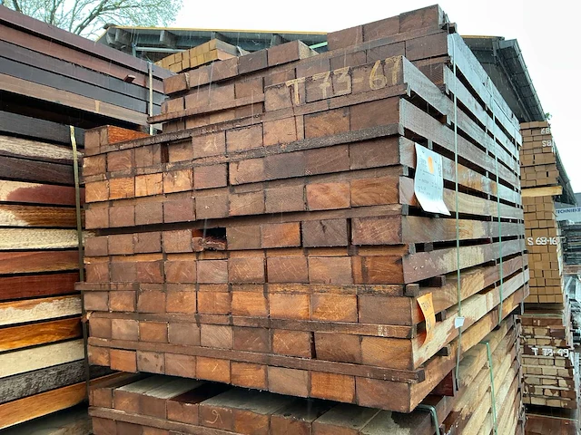 Angelim pedra hardhouten balken fijnbezaagd 55x105mm, lengte 160-190cm (102x) - afbeelding 2 van  3