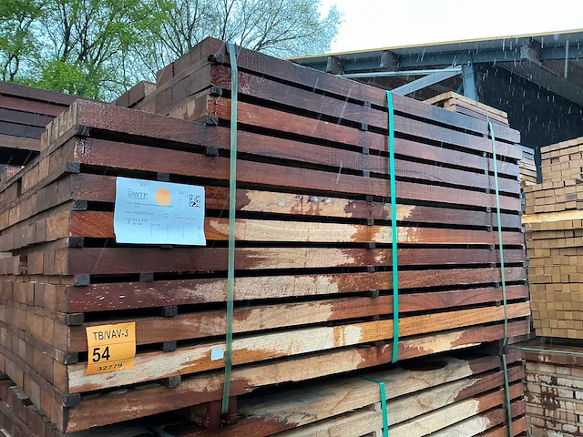Angelim pedra hardhouten balken fijnbezaagd 55x105mm, lengte 160-190cm (102x) - afbeelding 3 van  3