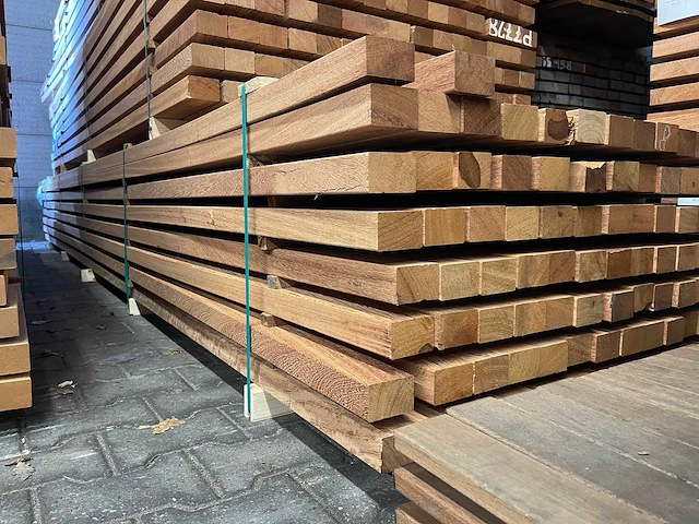 Angelim pedra hardhouten regels geschaafd 45x68mm, lengte 465-555cm (108x) - afbeelding 3 van  3