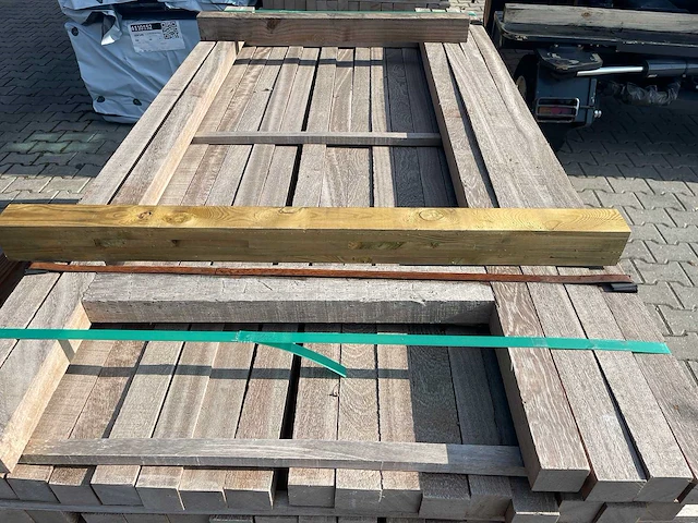 Angelim pedra palen fijnbezaagd 1850-2150x52x52mm (176x) - afbeelding 1 van  3