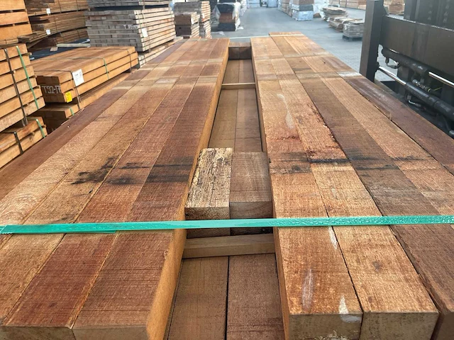 Angelim pedra palen fijnbezaagd 2500-3000x78x78mm (46x) - afbeelding 1 van  3