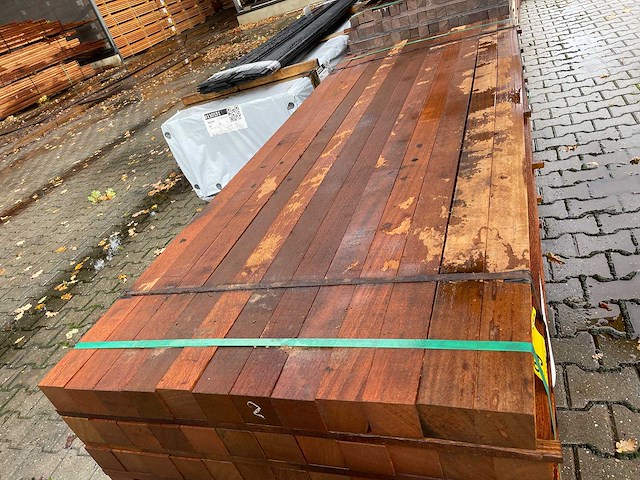 Angelim pedra palen fijnbezaagd 2500x78x78mm (72x) - afbeelding 1 van  3