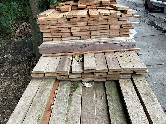 Angelim pedra planken fijnbezaagd 3500-5000x100x20mm (191x) - afbeelding 1 van  4