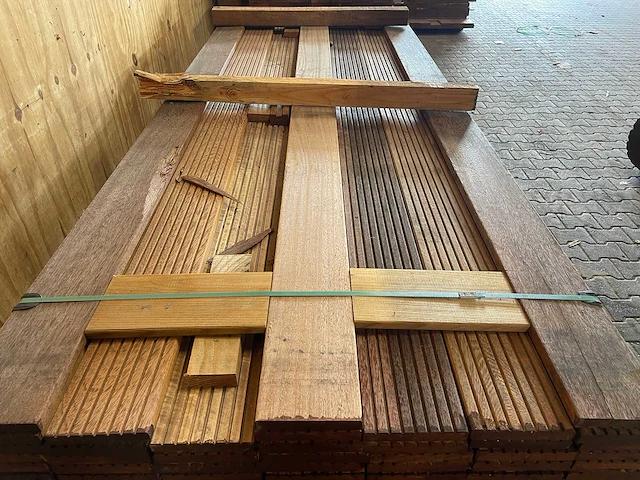 Angelim pedra vlonderplanken 2750x143x21mm (135x) - afbeelding 1 van  3