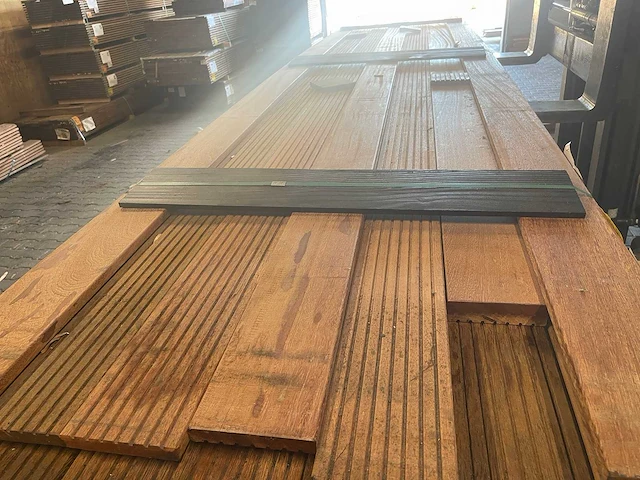 Angelim pedra vlonderplanken 4000-4600x143x21mm (31x) - afbeelding 1 van  3