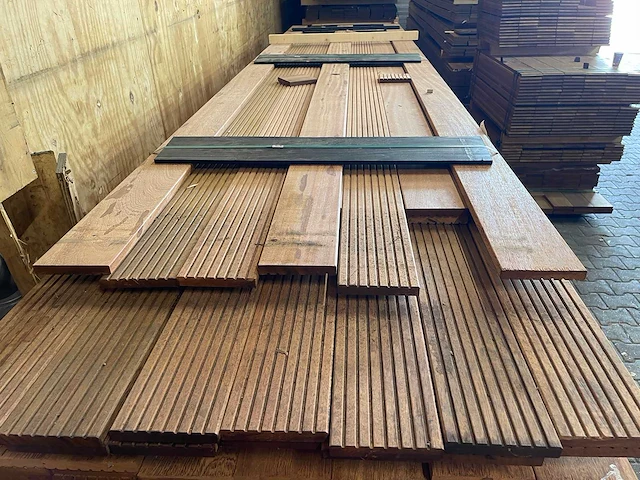 Angelim pedra vlonderplanken 4900-5500x143x21mm (89x) - afbeelding 1 van  3