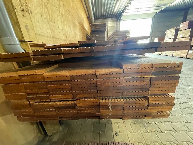 Angelim pedra vlonderplanken 4900-5500x143x21mm (89x) - afbeelding 3 van  3