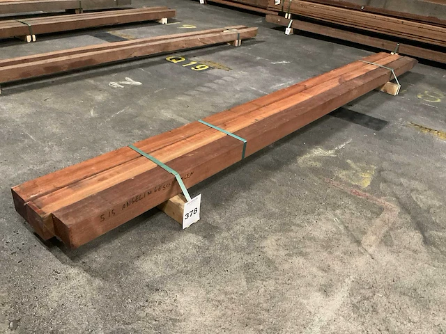 Angelim vermelho gepunte palen geschaafd 85x85 mm (3x) - afbeelding 1 van  6