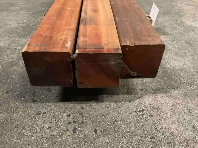 Angelim vermelho gepunte palen geschaafd 85x85 mm (3x) - afbeelding 5 van  6