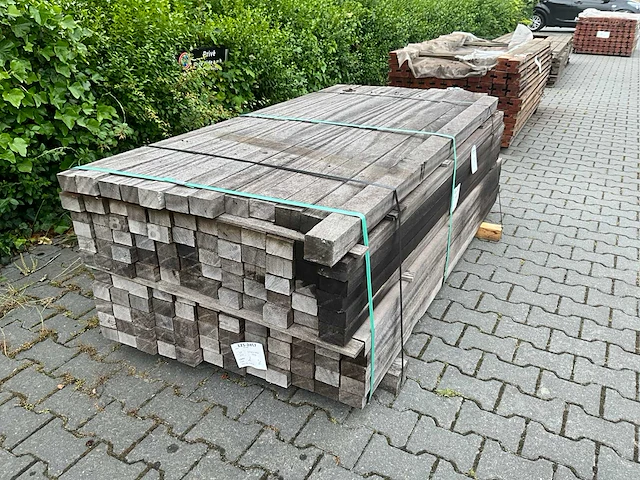 Angelim vermelho hardhout balk (2000-2500x80x50mm) (132x) - afbeelding 1 van  4