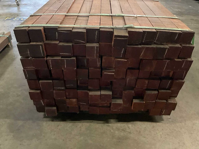 Angelim vermelho palen 70x70 mm (104x) - afbeelding 4 van  5