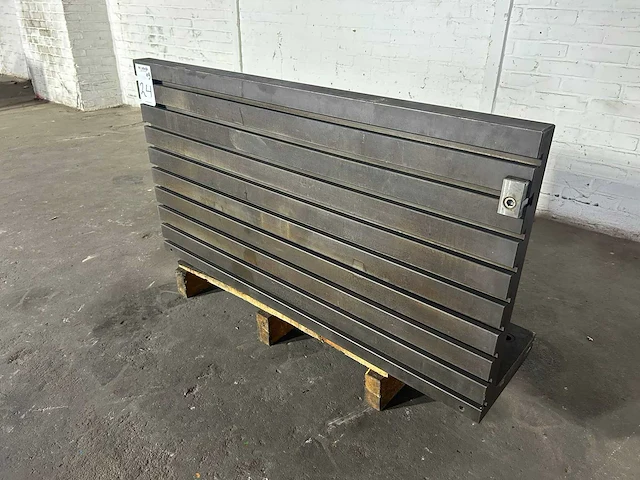 Angle clamping table with t-slot - afbeelding 2 van  4