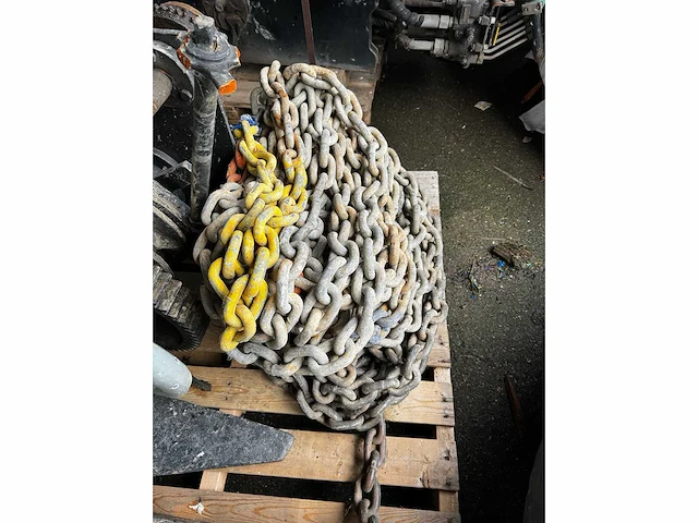 Ankerlier met ketting en anker - afbeelding 3 van  8