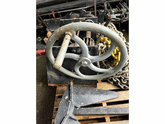 Ankerlier met ketting en anker - afbeelding 7 van  8