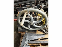 Ankerlier met ketting en anker - afbeelding 7 van  8