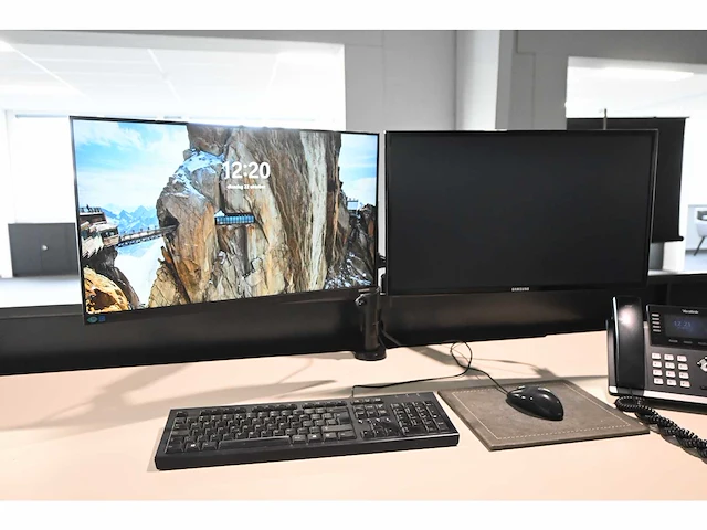 Antec intel core i7 windows 10 pro desktop met 2 samsung monitoren en dubbele monitorenarmsteun - afbeelding 1 van  4