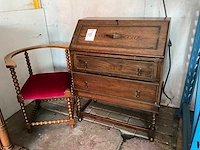 Antiek dressoir met stoel - afbeelding 1 van  6