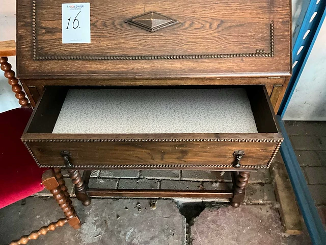 Antiek dressoir met stoel - afbeelding 4 van  6