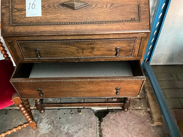 Antiek dressoir met stoel - afbeelding 5 van  6