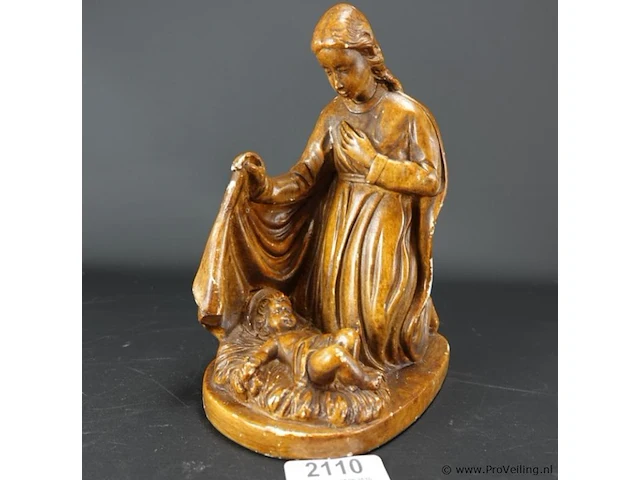 Antiek gipsen beeld geboorte van christus - afbeelding 1 van  5