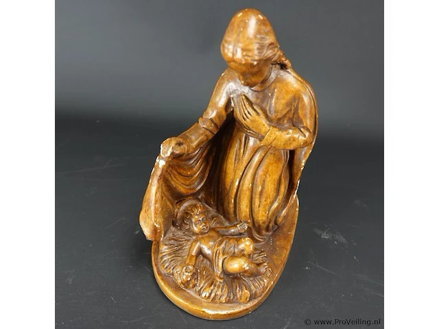 Antiek gipsen beeld geboorte van christus - afbeelding 2 van  5