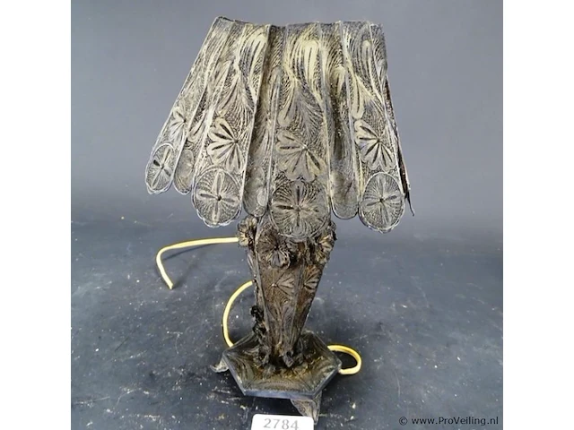 Antiek heel bijzonder villegrain (zilverdraad?) lampje - afbeelding 1 van  5