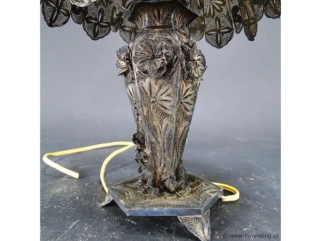 Antiek heel bijzonder villegrain (zilverdraad?) lampje - afbeelding 3 van  5