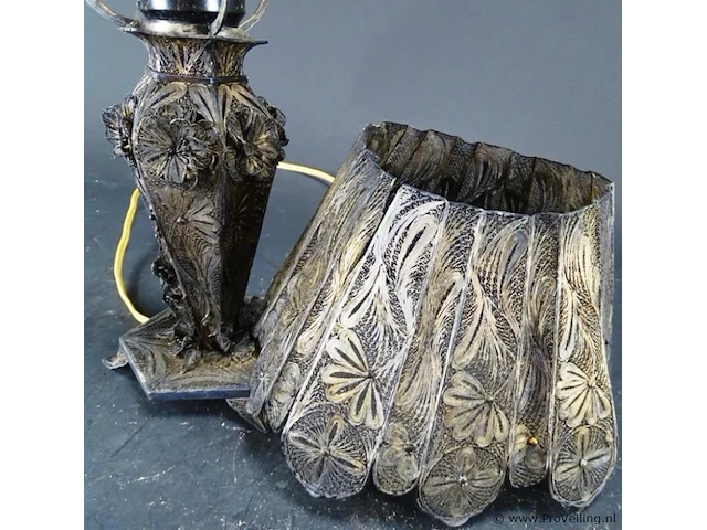 Antiek heel bijzonder villegrain (zilverdraad?) lampje - afbeelding 5 van  5