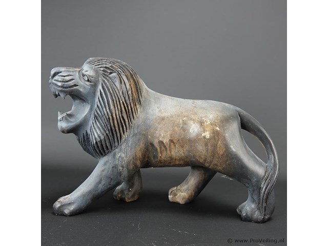 Antiek houten beeld van een leeuw - afbeelding 2 van  5