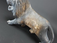 Antiek houten beeld van een leeuw - afbeelding 3 van  5