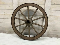 Antiek houten wagen wiel - afbeelding 1 van  4