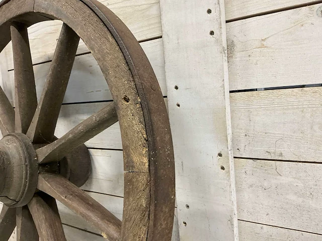 Antiek houten wagen wiel - afbeelding 4 van  4