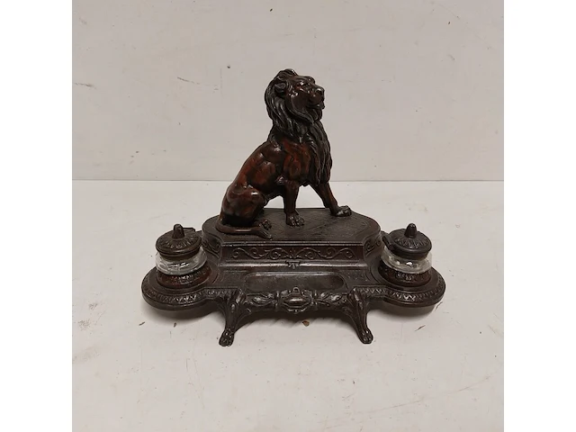 Antiek inkstel met bronzen leeuwsculptuur - afbeelding 1 van  11