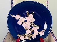 Antiek japans sierbord kunstwerk inclusief houten stand - afbeelding 1 van  6