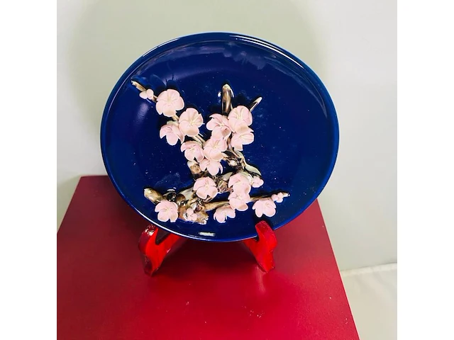 Antiek japans sierbord kunstwerk inclusief houten stand - afbeelding 2 van  6