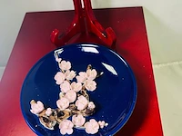 Antiek japans sierbord kunstwerk inclusief houten stand - afbeelding 4 van  6