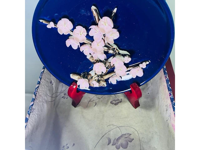 Antiek japans sierbord kunstwerk inclusief houten stand - afbeelding 5 van  6