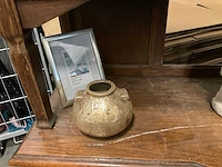 Antiek kastje met diverse decoratie - afbeelding 4 van  9