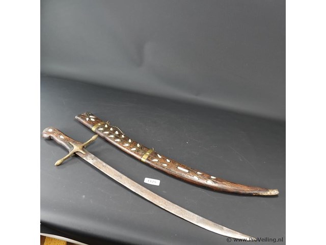 Antiek kromzwaard met schede - afbeelding 1 van  5