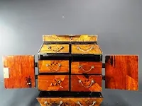 Antiek?. laqué chinees sieradenkastje - afbeelding 3 van  5