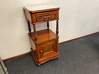 Antiek nachtkastje met marmaren blad - afbeelding 1 van  3