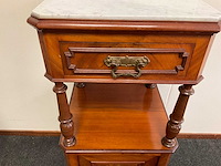 Antiek nachtkastje met marmaren blad - afbeelding 2 van  3