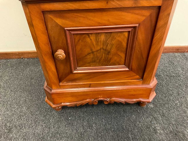 Antiek nachtkastje met marmaren blad - afbeelding 3 van  3