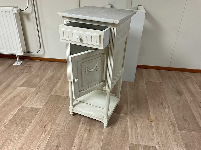 Antiek nachtkastje met marmeren blad - afbeelding 1 van  3