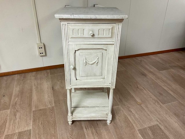 Antiek nachtkastje met marmeren blad - afbeelding 2 van  3