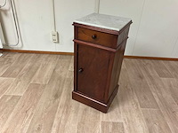 Antiek nachtkastje - afbeelding 1 van  3