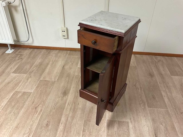 Antiek nachtkastje - afbeelding 2 van  3